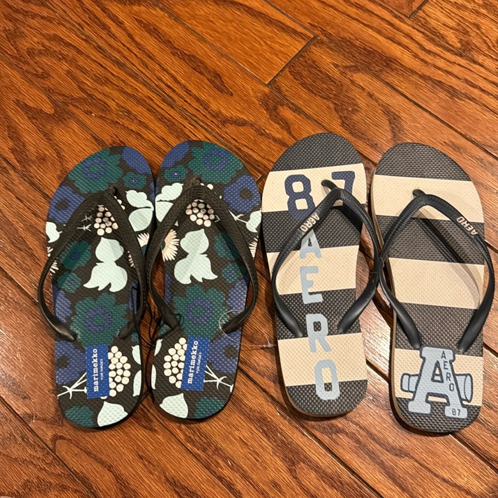 Flip flops 2 pair (Marimekko for Target and Aeropostale) both size 8 new
